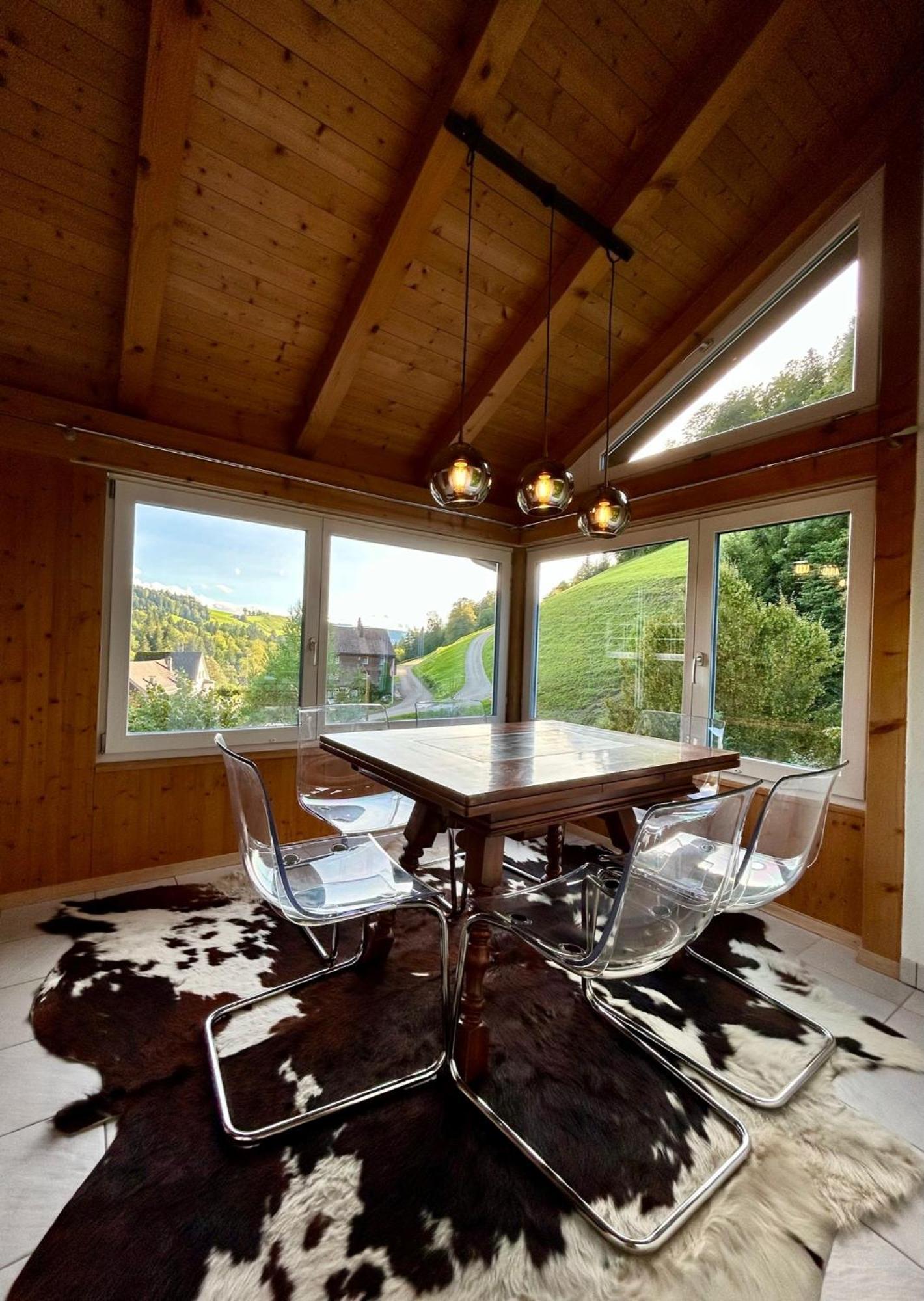 Wunderschoene Maisonette-ferienwohnung In Stattlichem Toggenburgerhaus * Sankt Peterzell