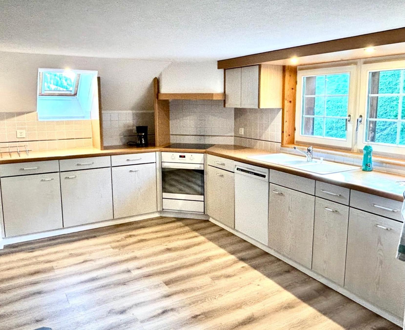 Wunderschoene Maisonette-ferienwohnung In Stattlichem Toggenburgerhaus Sankt Peterzell