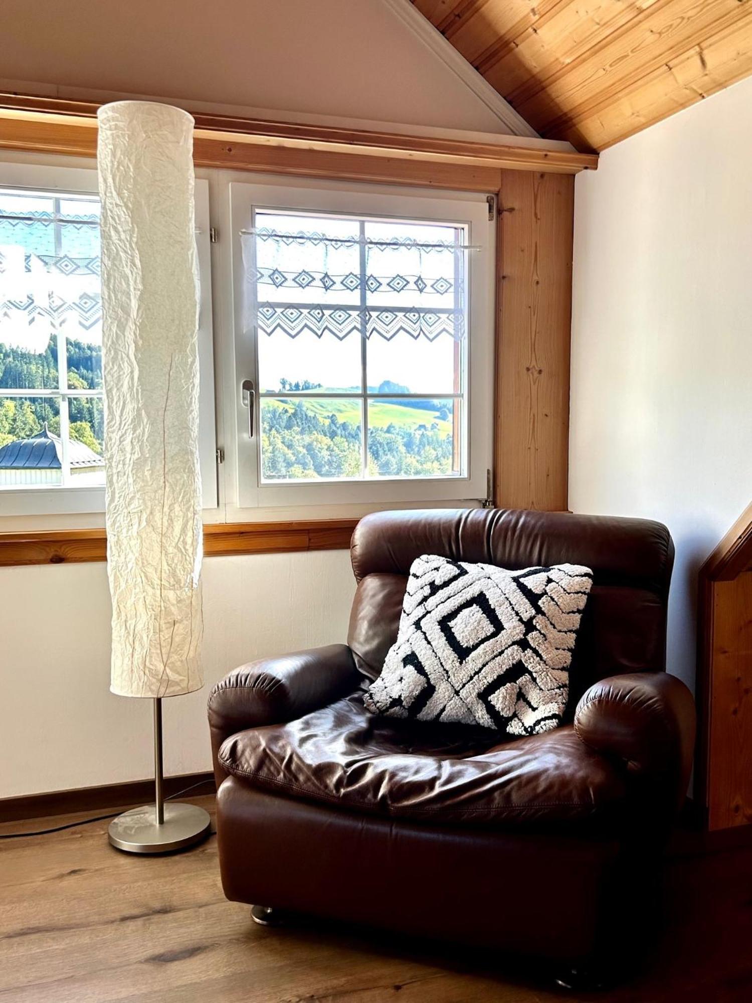 Wunderschoene Maisonette-ferienwohnung In Stattlichem Toggenburgerhaus Sankt Peterzell